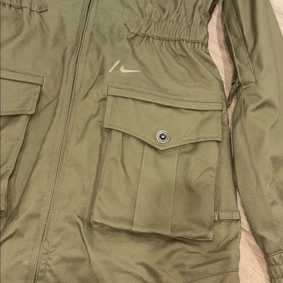 Nike Women's snowboarding Jacket in Olive size small - Picture 3 of 13